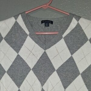 Tommy Hilfiger V-Neck Argyle Sweater in Gray and White